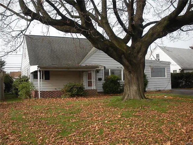 2842 Lehigh St photo 1