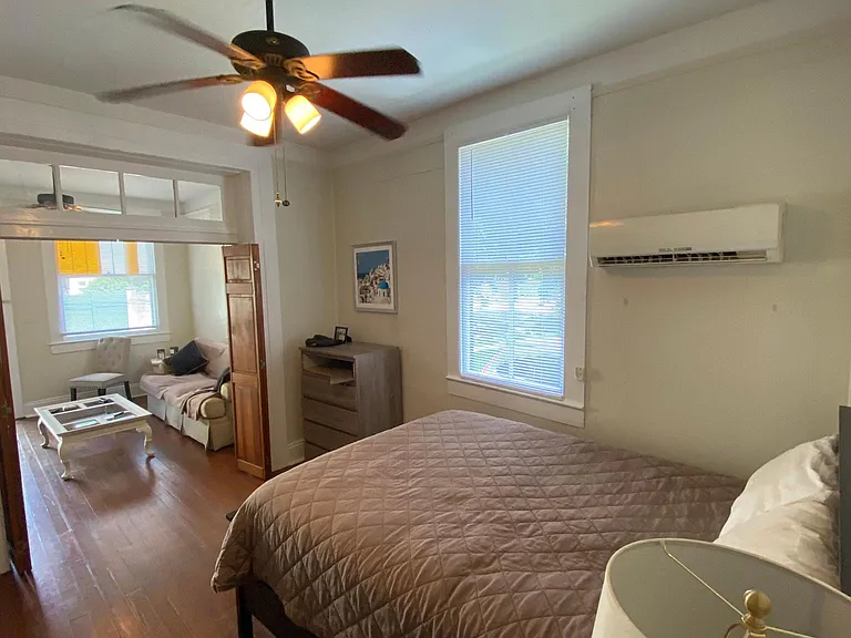 1015 Leontine St — Photo 17