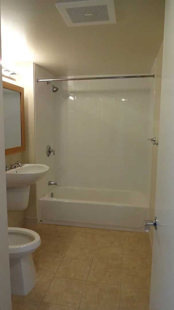 $3,700, 1009 Kapiolani Blvd, Pacifica 21st Flr, 2-Bedroom, 2-Bath, 1-Parking — Photo 4
