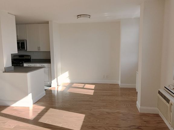 3rd image of 631 Hudson St #14D