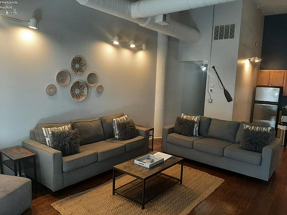 4th image of 401 W Shoreline Dr Unit 200