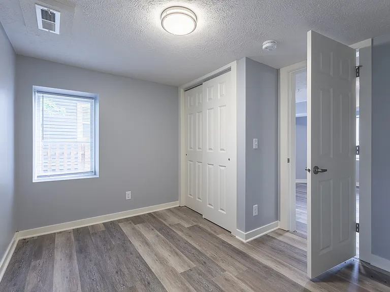 1147 Park Ave — Photo 40