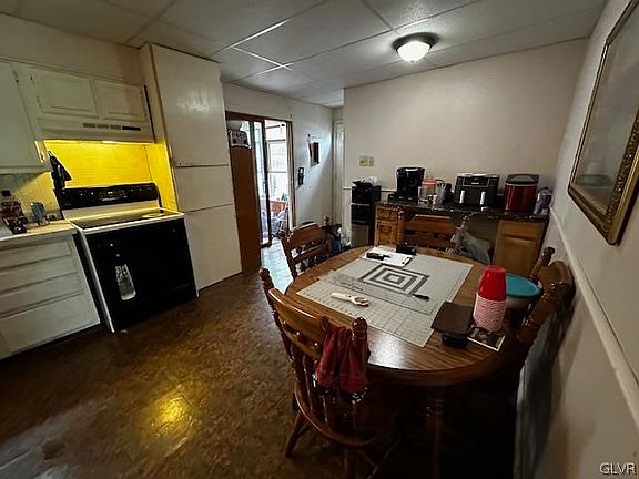 3rd image of 657 Belmont Ave