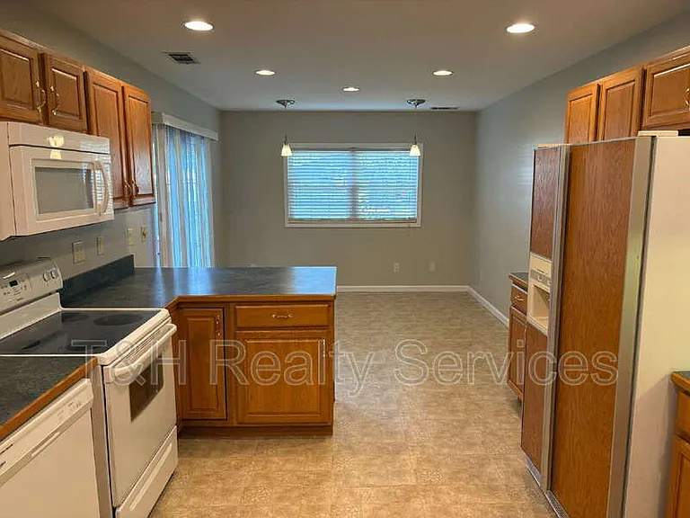 5202 Patterson St — Photo 8