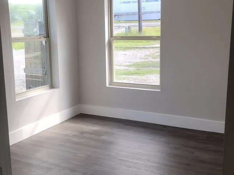 808 N Pecan St — Photo 5