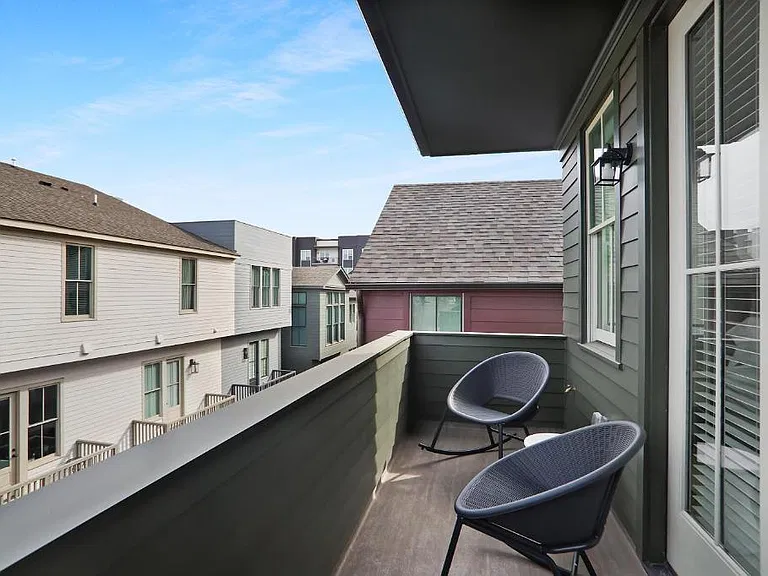 691 Eustace St — Photo 22