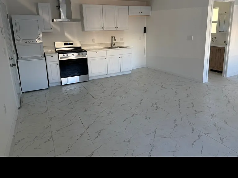 310A S Curry St — Photo 1