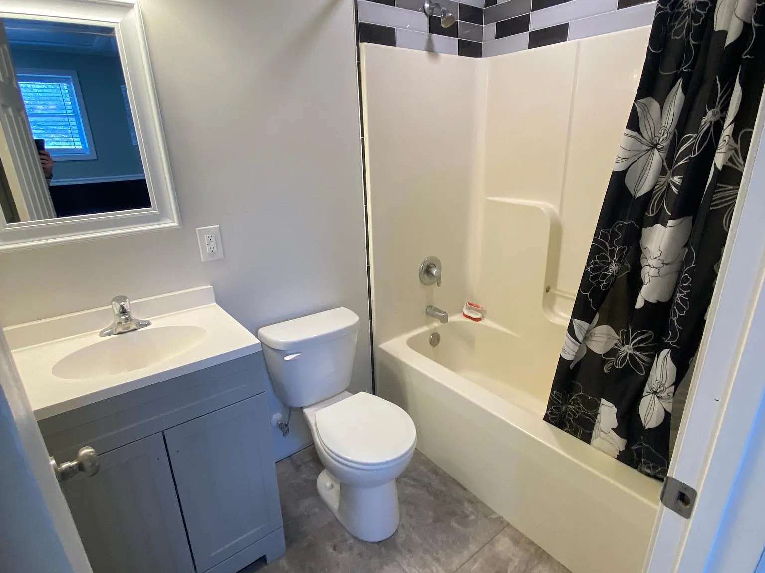 1 bed, 1250 sqft, $1,100 — Photo 4