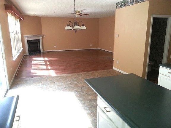 4th image of 517 Park Pl