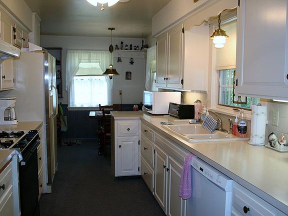 3rd image of 146 Orchard Hill Dr