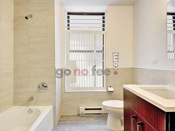 5th image of 272 Manhattan Ave APT 4A