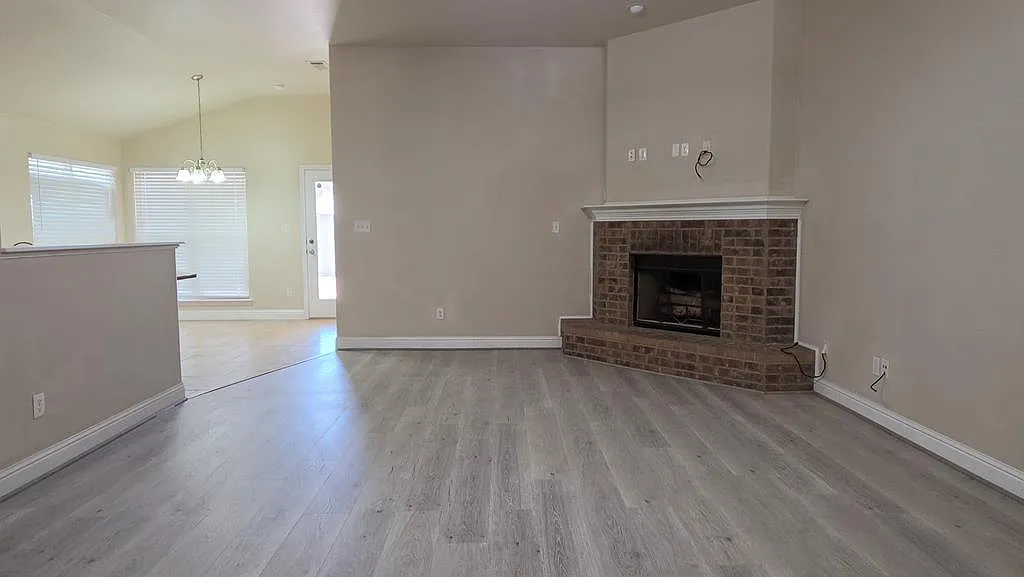 3 bed, 2.0 bath, 1763 sqft, $2,500 — Photo 3