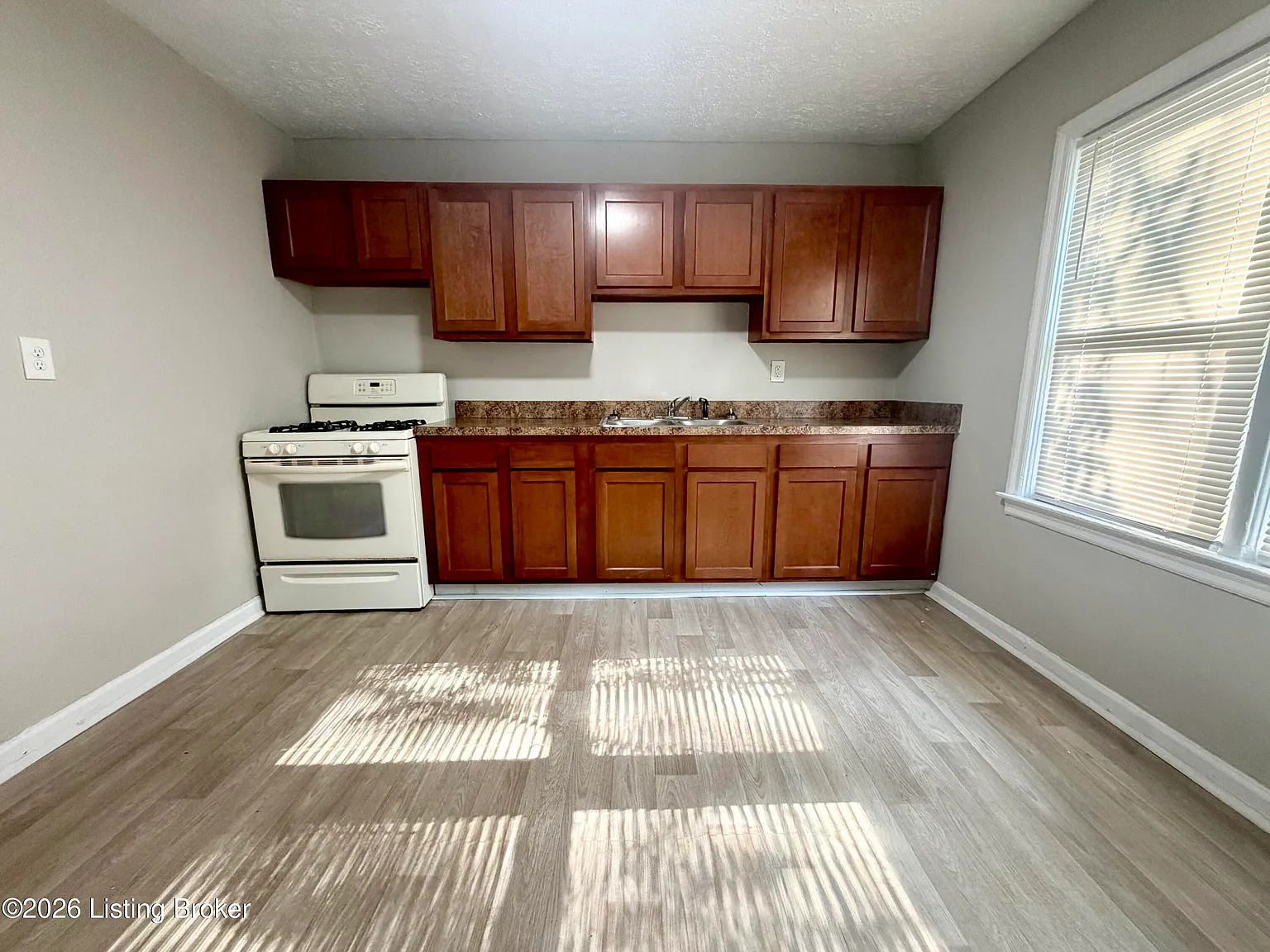 2 bed, 1.0 bath, 800 sqft, $675 — Photo 4