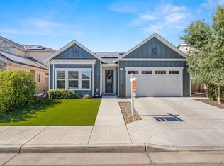 6820 E Ramona Way, Fresno, CA 93727