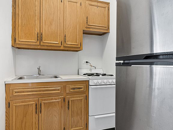 4th image of 205 W 54th St #6FF