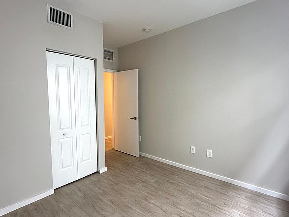 3rd image of 1611 Meridian Ave APT 204