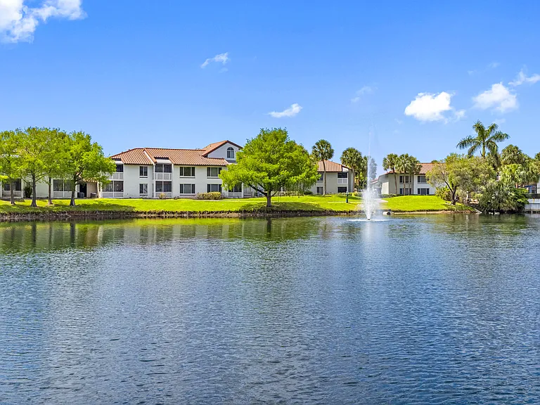 Boca Arbor Club Apartments — Photo 58