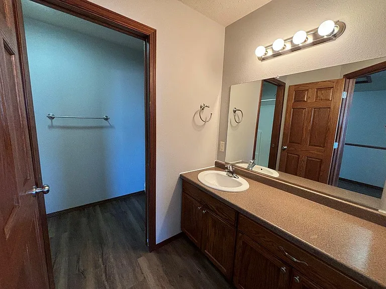 Ideal Twinhomes — Photo 25