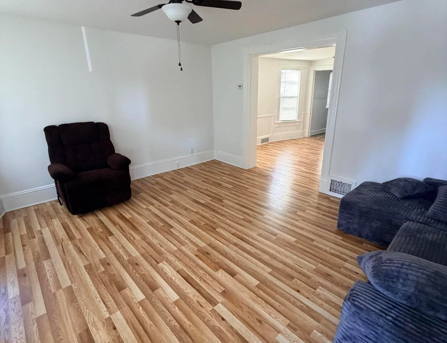 3 bed, 1.0 bath, 1300 sqft, $1,450 — Photo 2