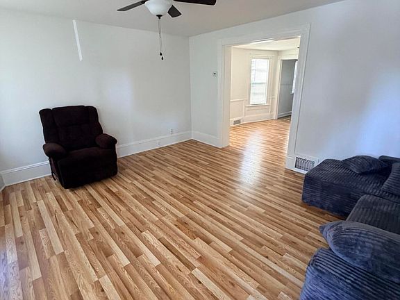 2nd image of 1416 Jackson St