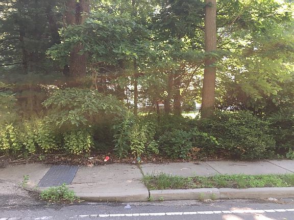 3rd image of 231 Brooksite Dr