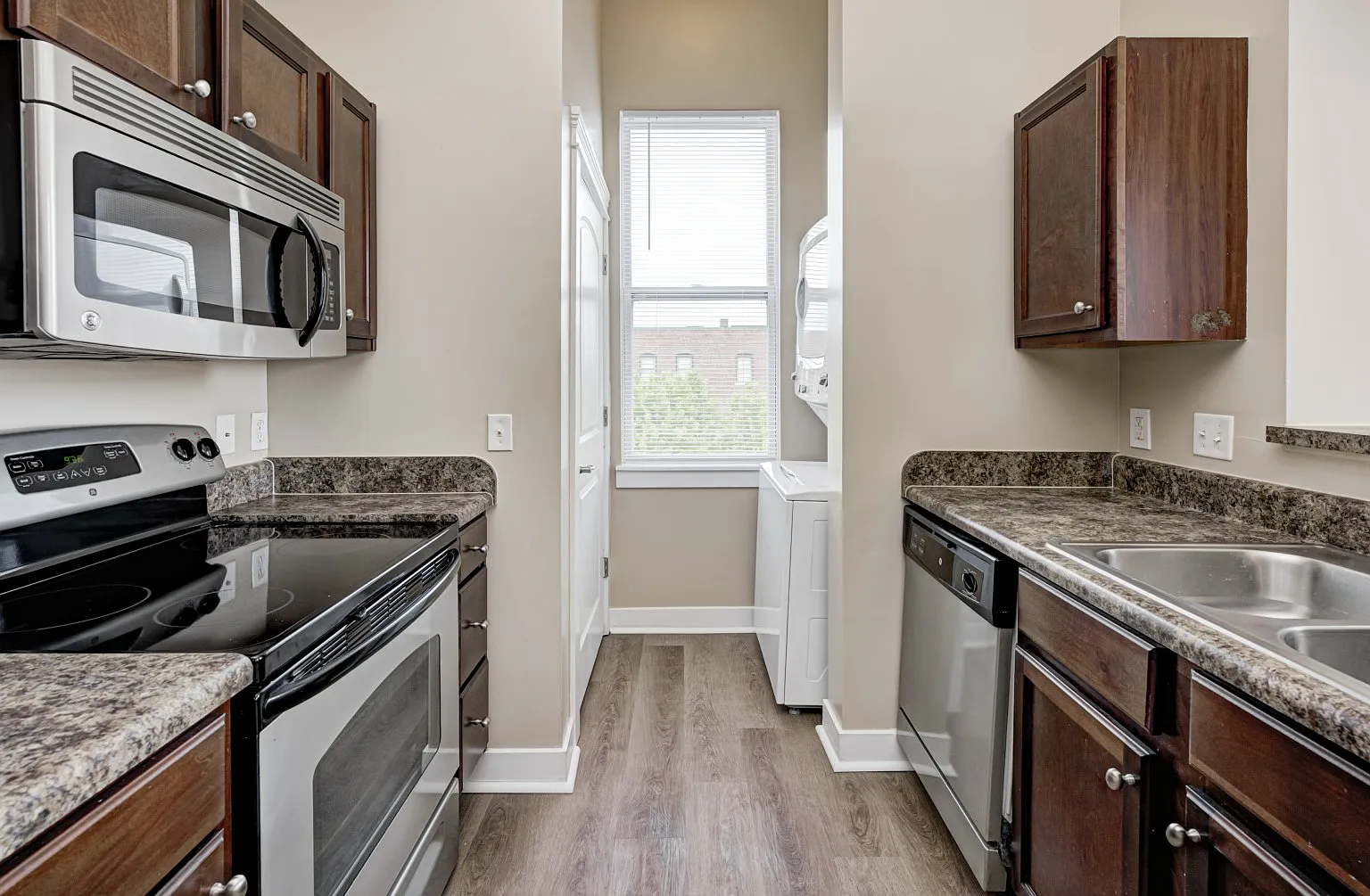 The Waverley Apartments — Photo 2