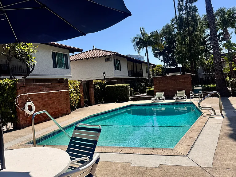 Casa Flores Apartments — Photo 8