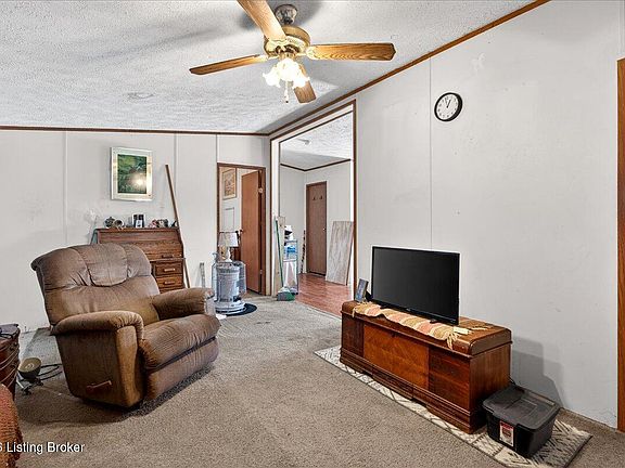 5th image of 578 Gordon Dr