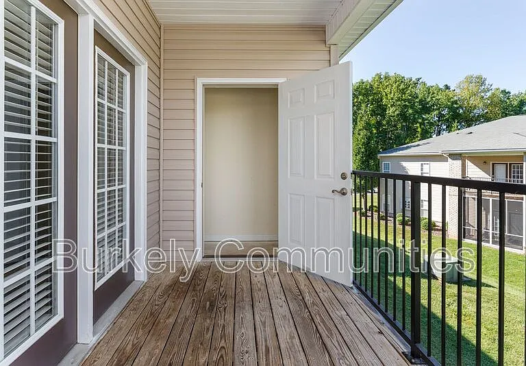 104 Thornton Ct #E — Photo 14