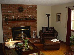 3rd image of 8 Bethwood Dr
