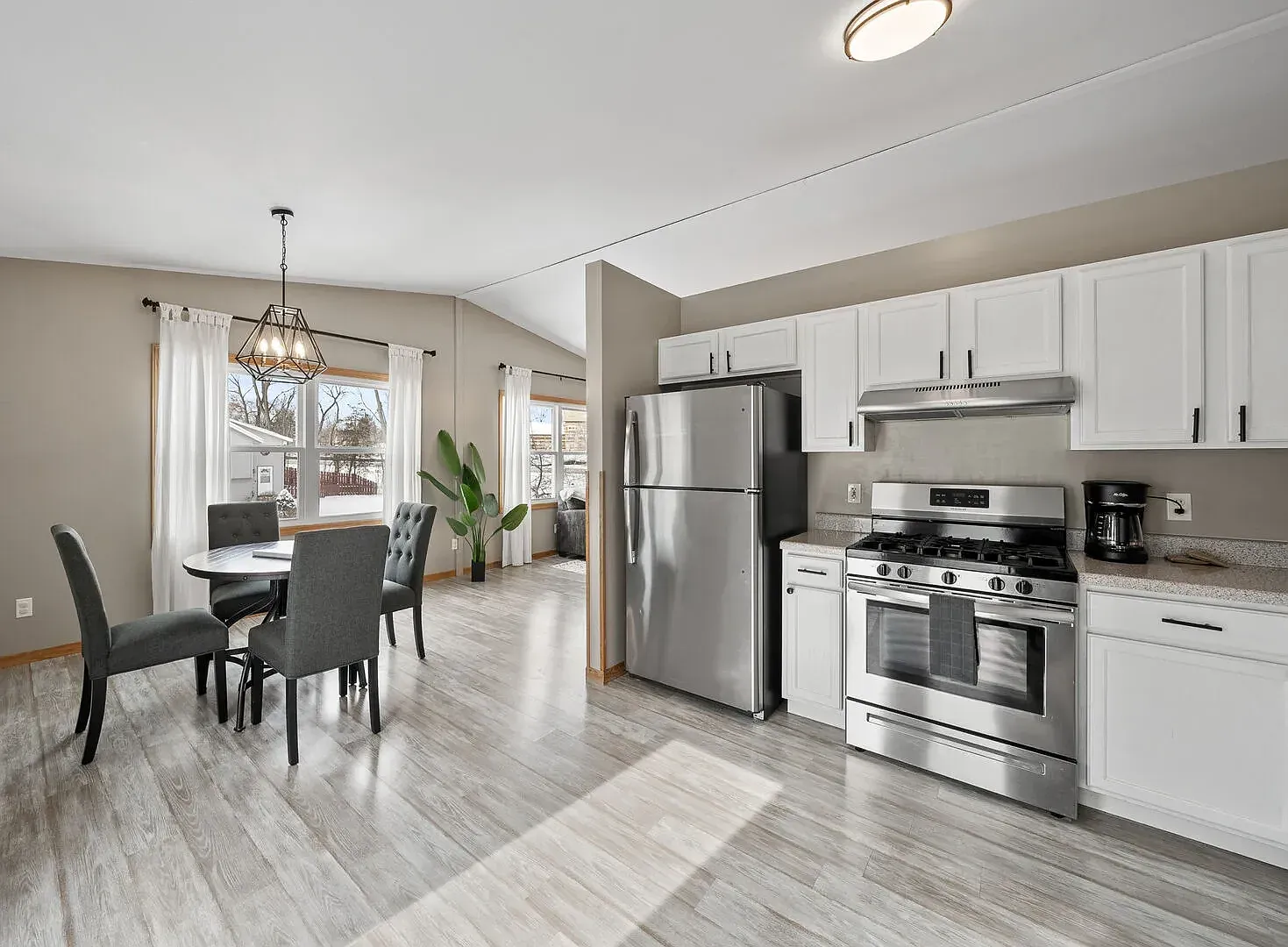 Pet-Friendly Retreat in Twin Lakes Available for Monthly & Mid-Term Rentals — Photo 4