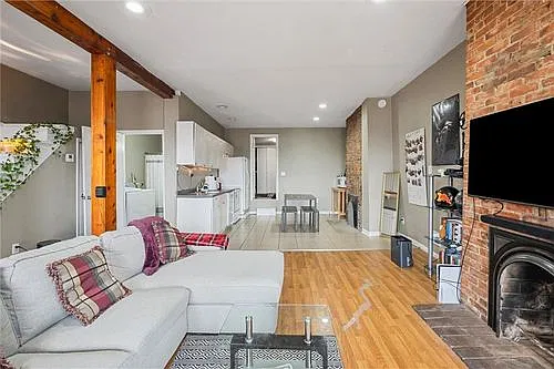 1 bed, 900 sqft, $1,400 — Photo 2