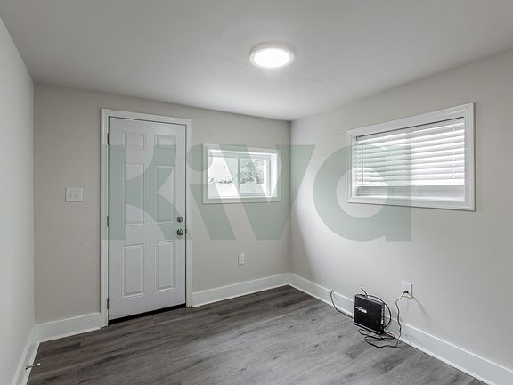 4th image of 3329 N Sydenham St #1
