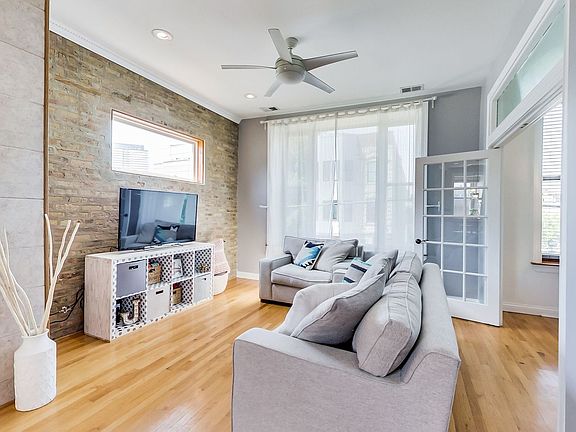 2nd image of 1727 N Clybourn Ave #2