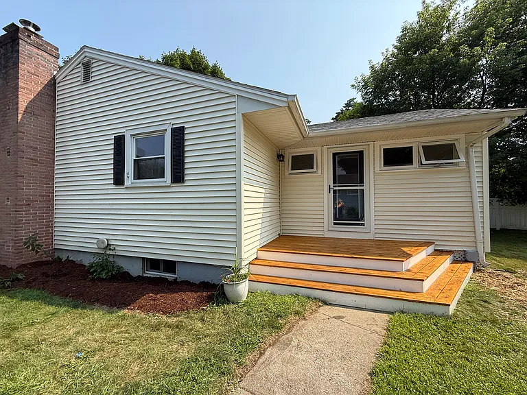 66 Davis Pkwy — Photo 2