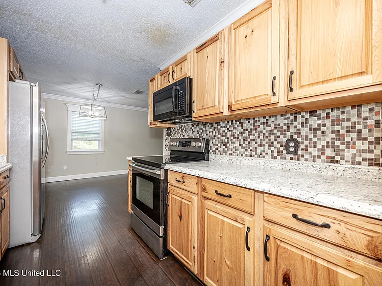 20608 Scarborough Rd — Photo 16