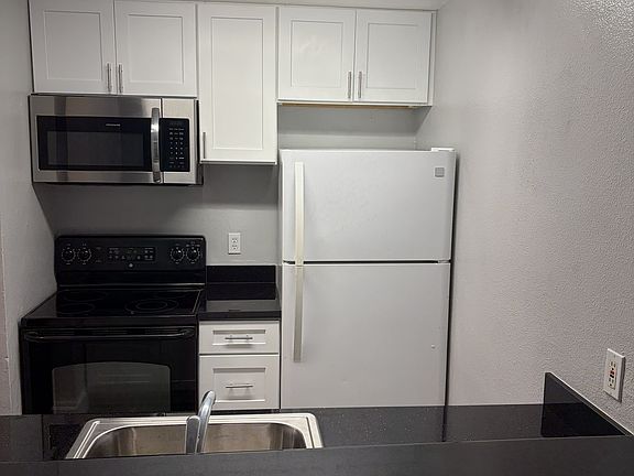 5th image of 2901 Macarthur Blvd APT 108