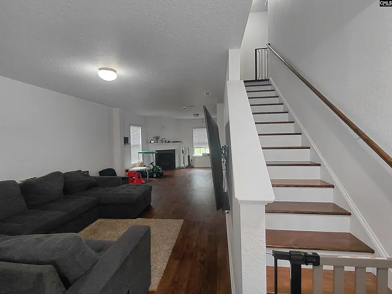 836 Chariot Way — Photo 24