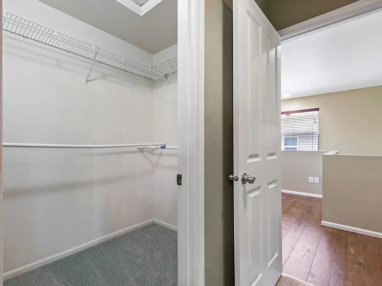 1094 Ebbets Dr SW — Photo 20