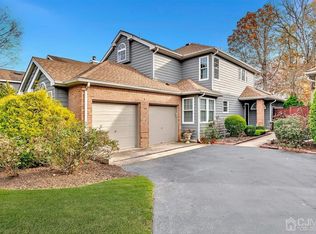 40 Fairway Blvd, Monroe Township, NJ 08831