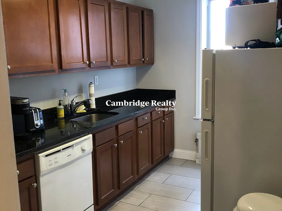 8 Farrington Ave #2T