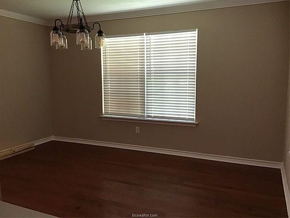 4th image of 2200 Live Oak Cir