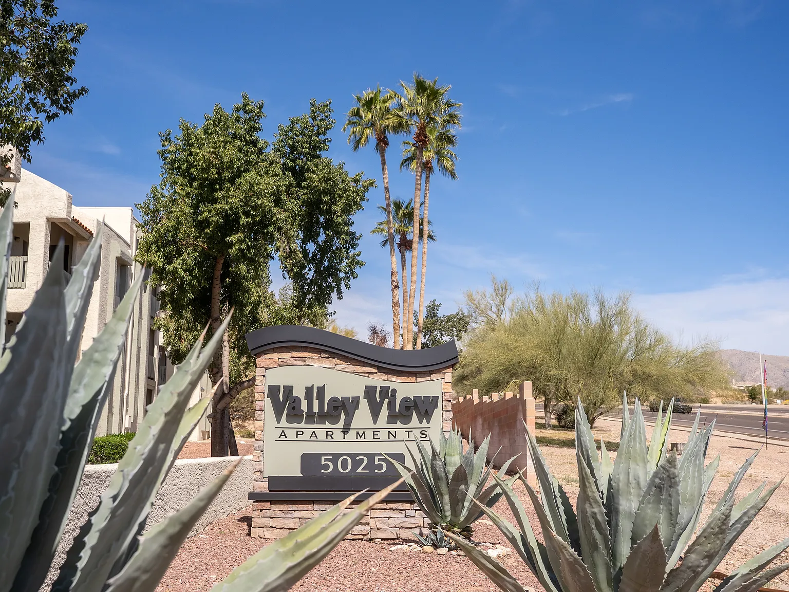 Valley View Apartments — Photo 1