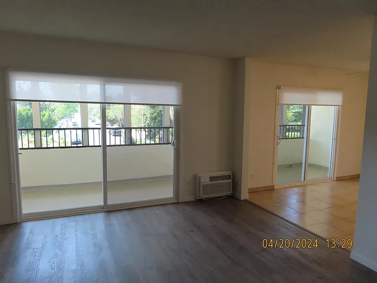 5760 Whitsett Ave #H — Photo 9
