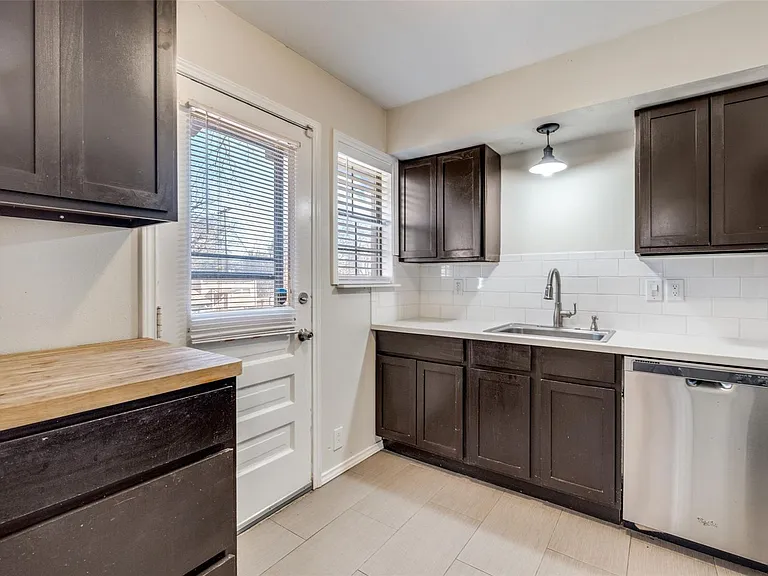 304 & 306 N Montreal Ave — Photo 7