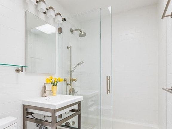 5th image of 306 E 18th St APT 4