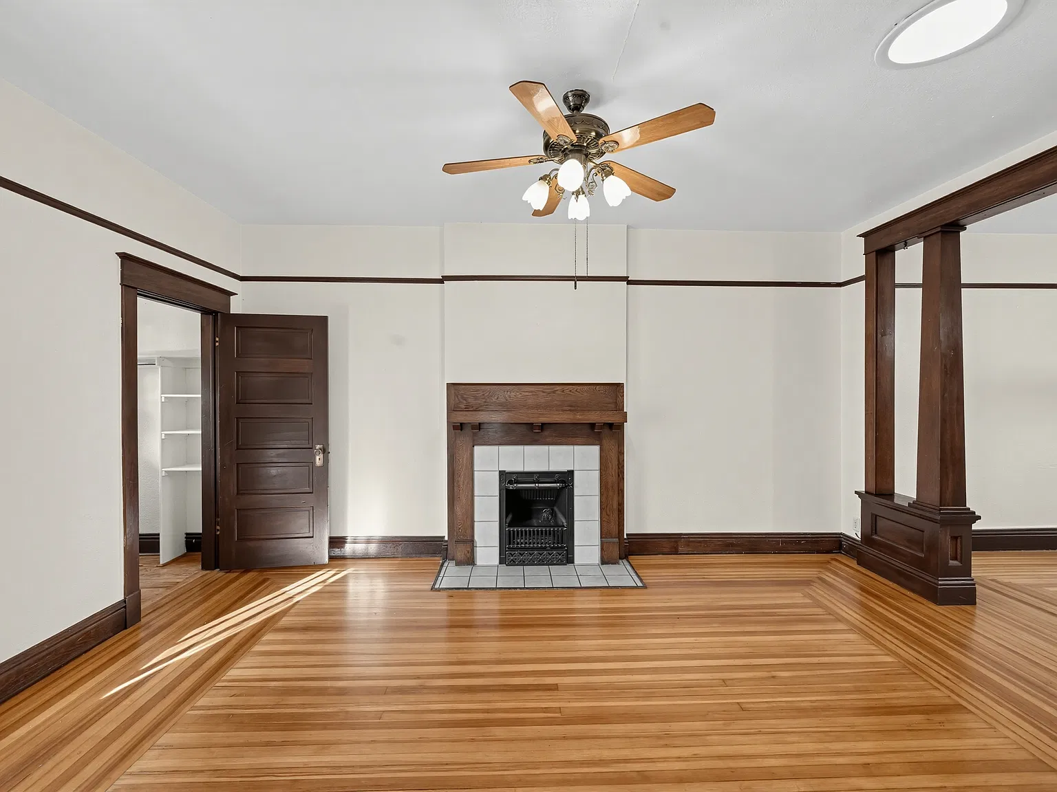 2 bed, 875 sqft, $1,995 — Photo 2