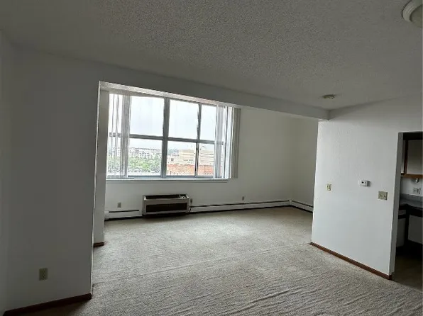 400 1st St SE APT 410, Cedar Rapids, IA 52401