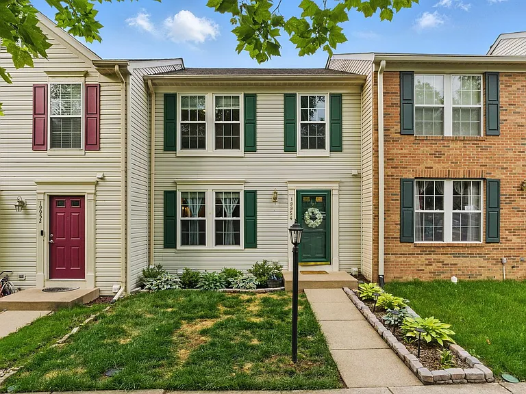 19954 Fieldgrass Sq — Photo 1