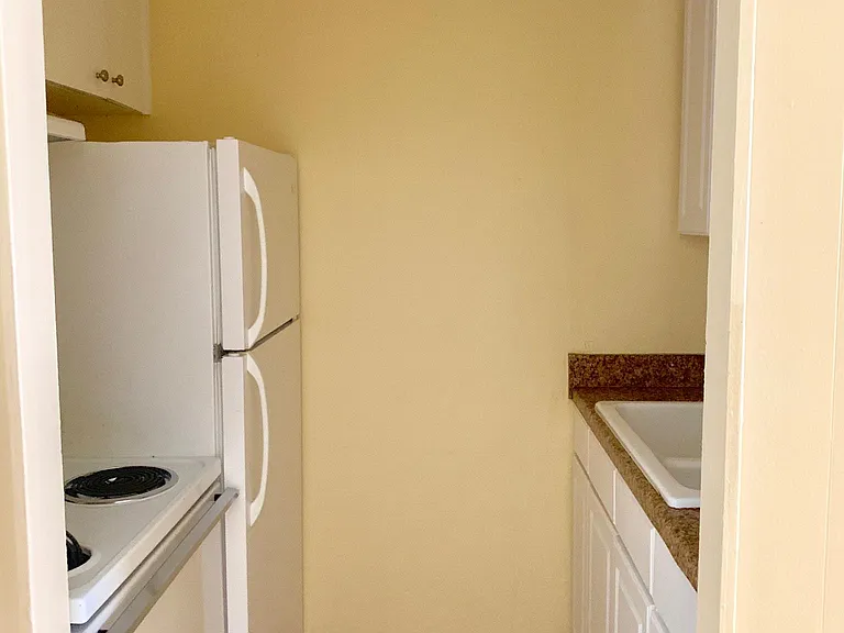 Envoy Apartments — Photo 29